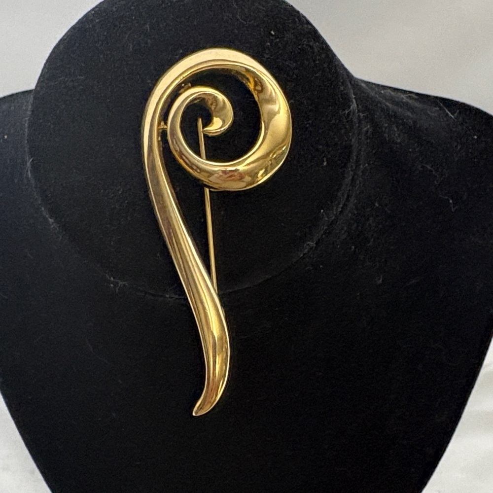 Source Unknown Polished Gold Colored Spiral Stick Brooch